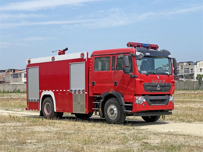 🚒 消防车大揭秘：城市里的"红色守护神"到底有多硬核？